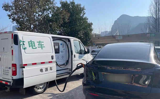 东明汽车搭电